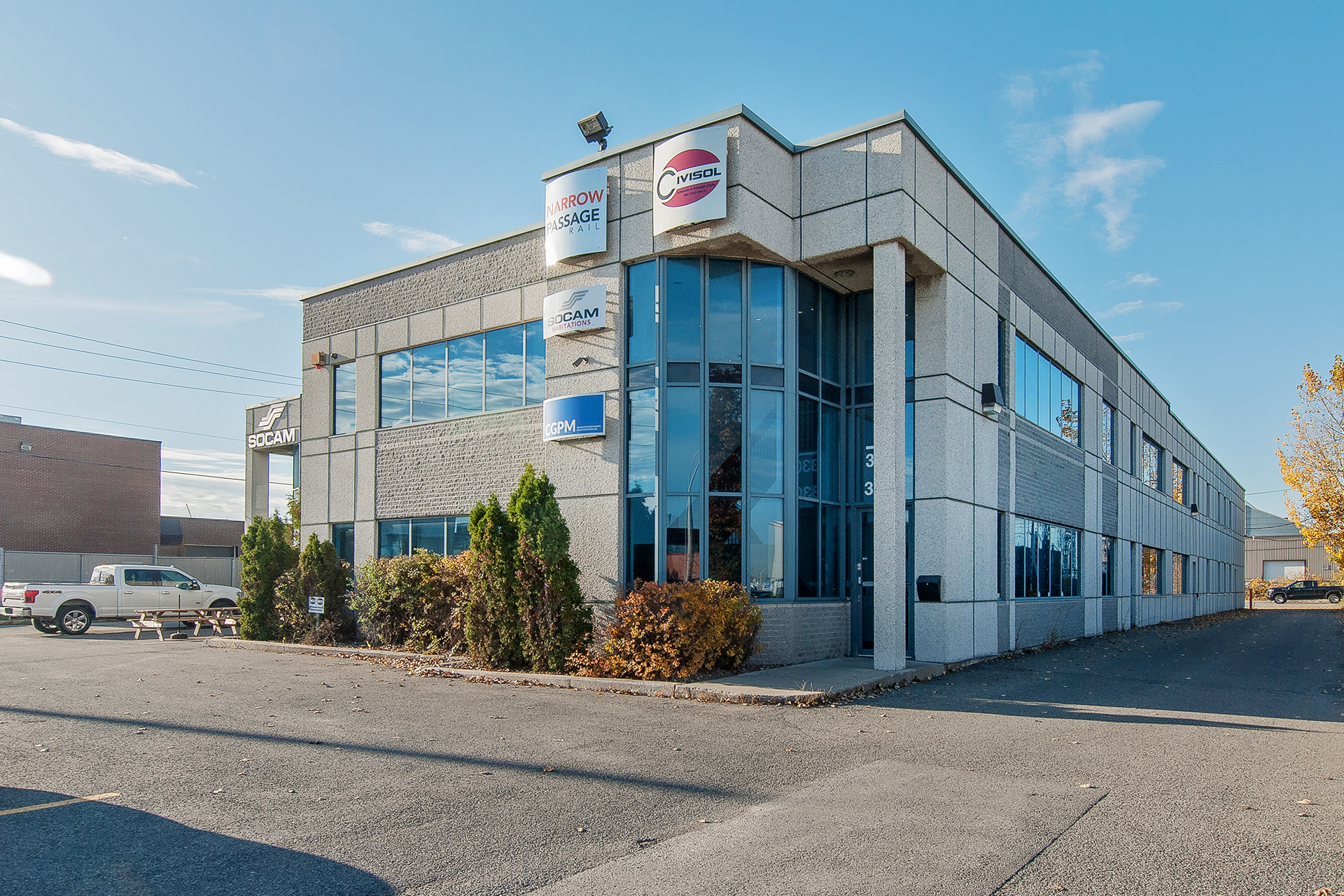 Bureau à louer au 3308 Françis Hughes, Laval — vue principale