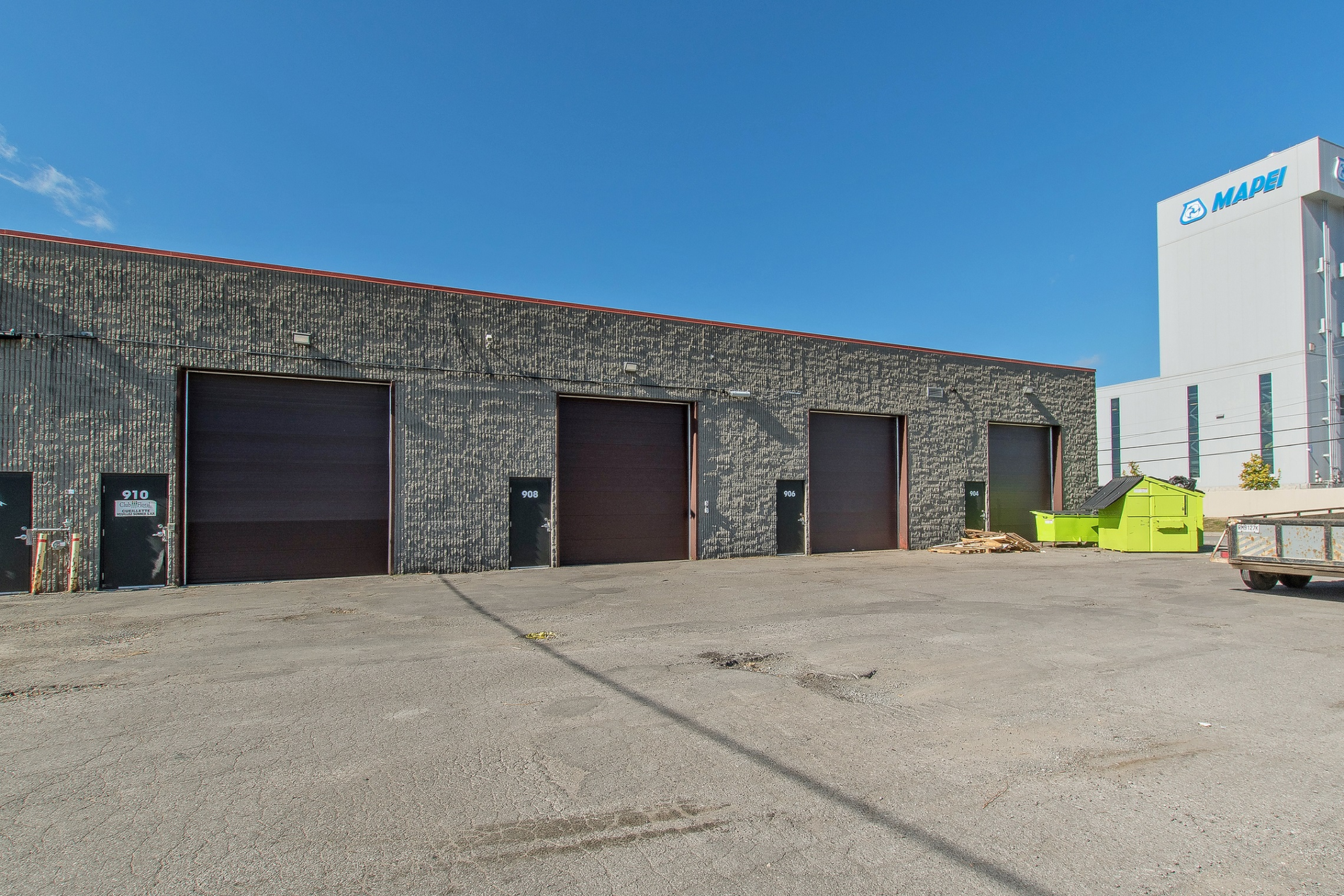 Local industriel/entreposage à louer au 904-910 rue Berlier, Laval — photo 2 sur 11