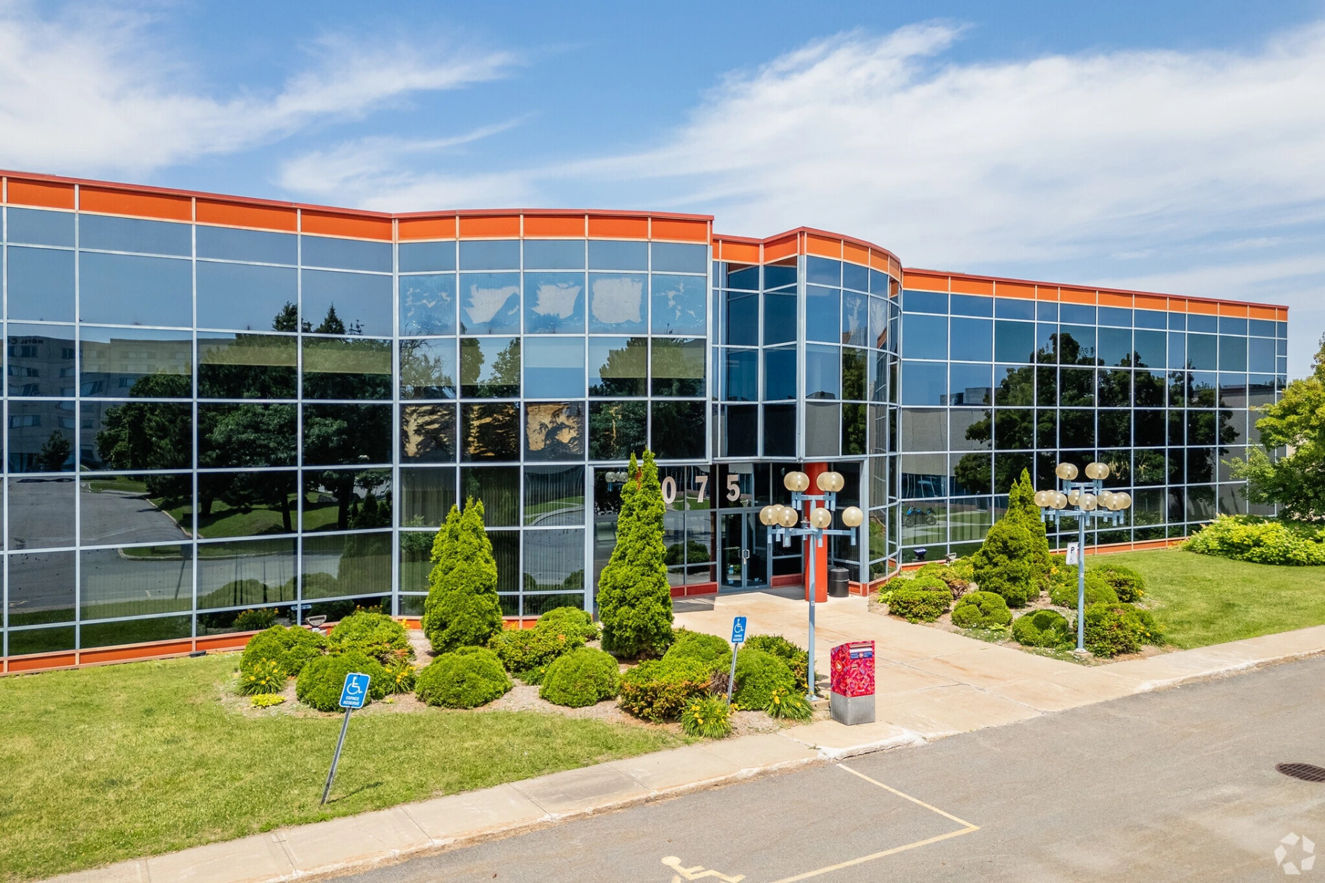Espace bureau de 4 197 pi² à louer – 7075 Place Robert-Joncas, local 101, Saint-Laurent