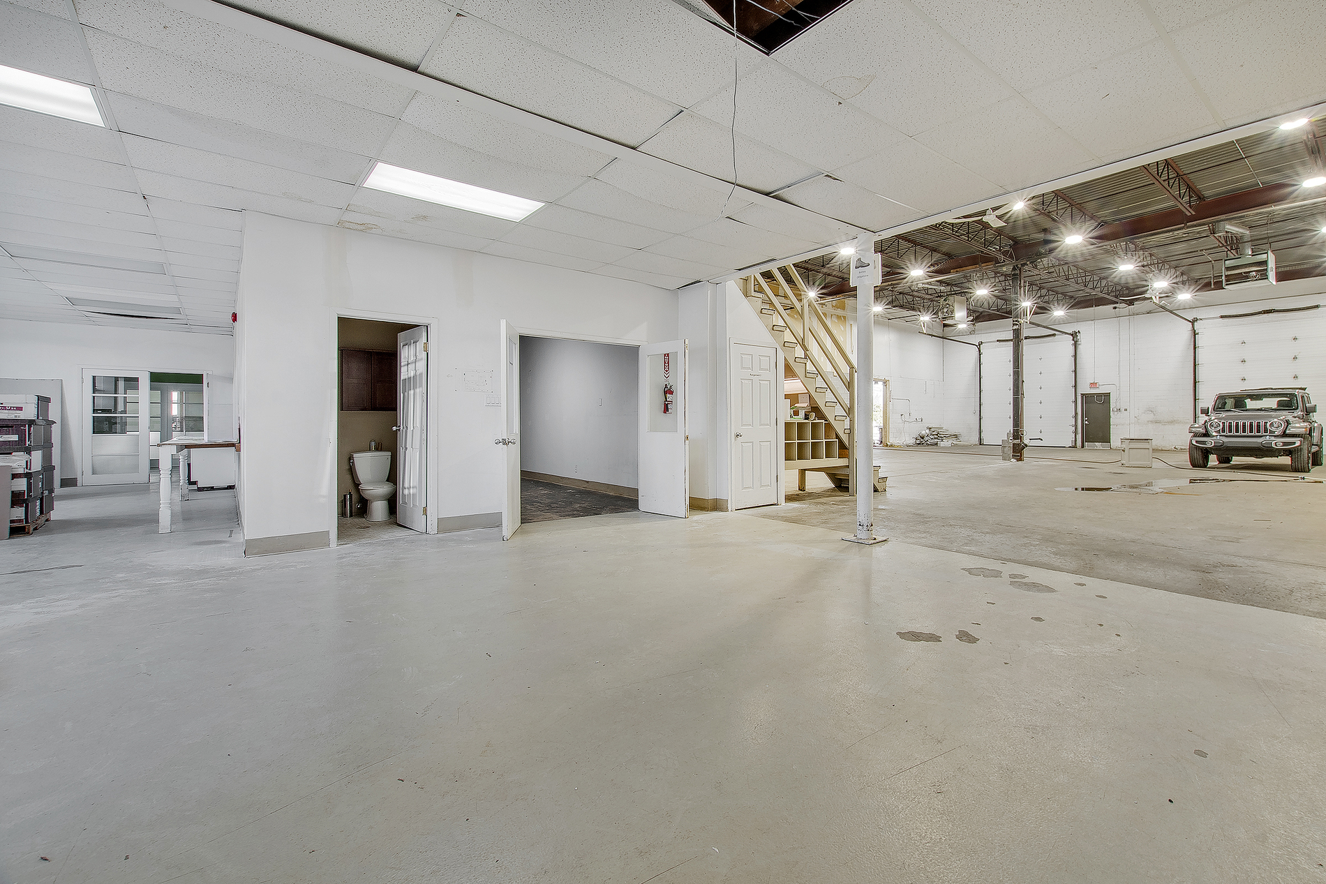 Local industriel/entreposage à louer au 904-910 rue Berlier, Laval — photo 5 sur 11