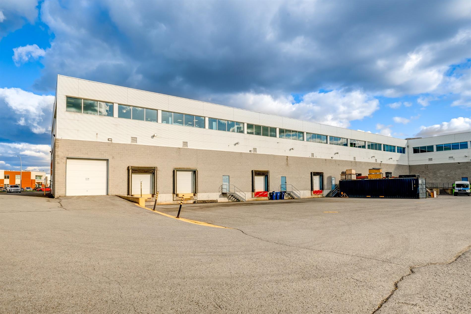 Bureau à louer au 4451-4479 Aut. Jean-Noël-Lavoie (A-440), local 275, Laval — photo 5 sur 7