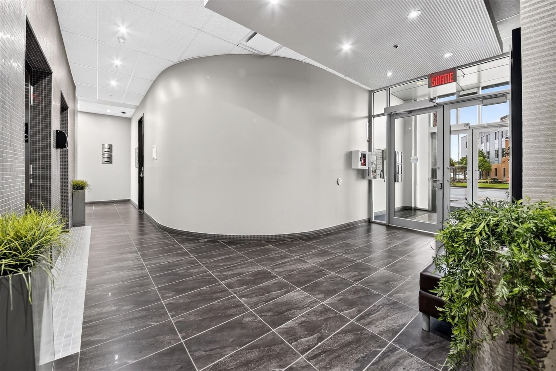 Bureau à louer au 20845 ch. de la Côte Nord, local 102, Boisbriand — photo 3 sur 6