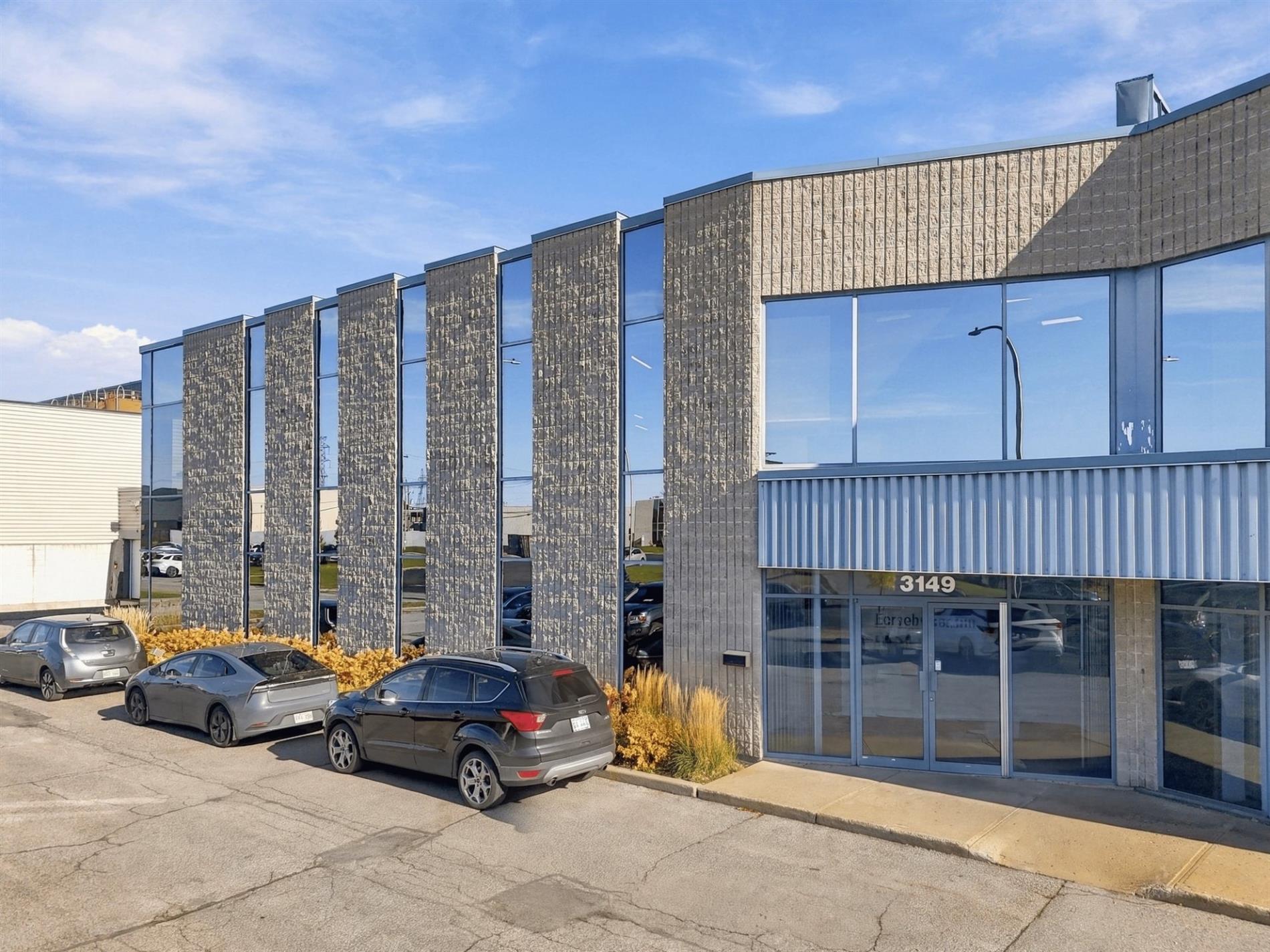 Espace industriel de 9 233 pi² à louer – Laval (Sainte-Rose)