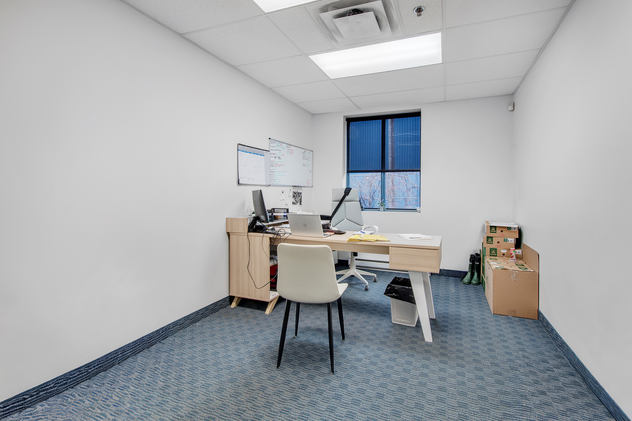 Bureau à louer au 3308 Françis Hughes, Laval — photo 8 sur 20