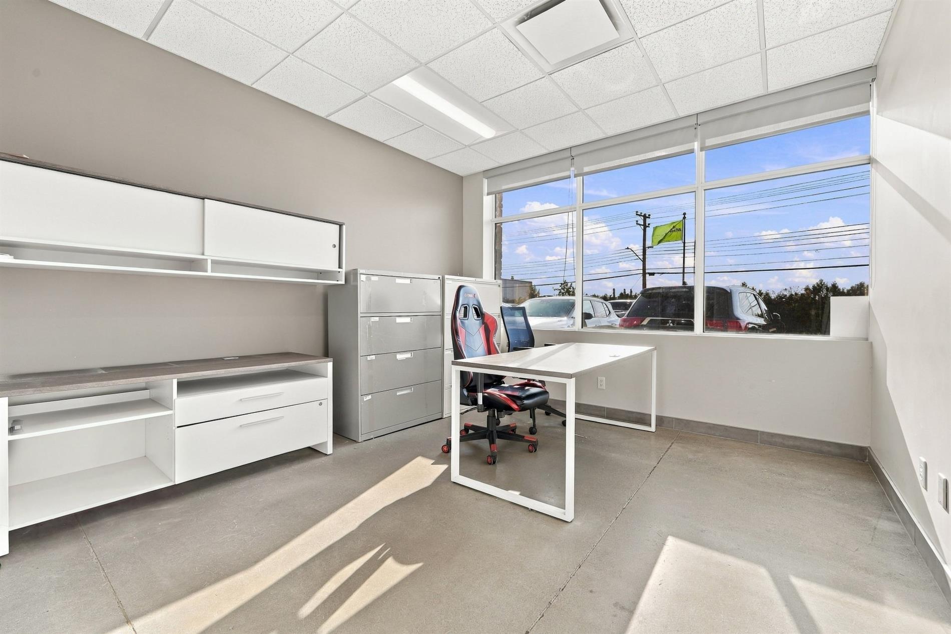 Bureau à louer au 4333 Boul. St-Elzear O., Laval — photo 4 sur 9