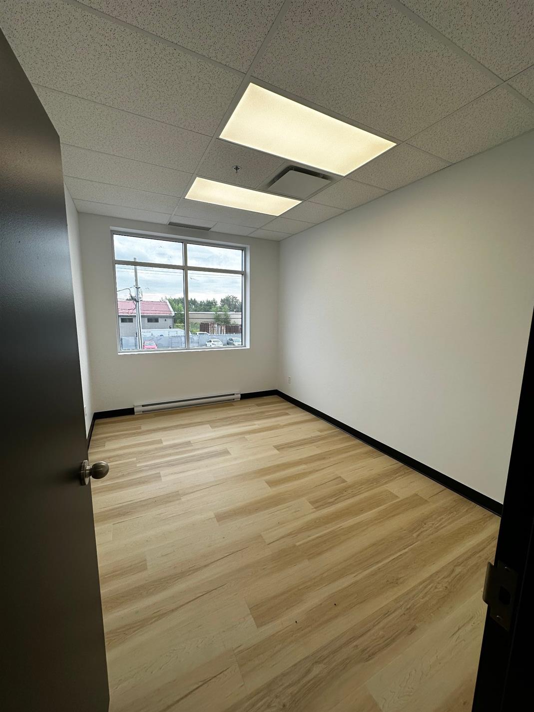 Bureau à louer au 1113 Mtée Masson, local 100, Laval — photo 2 sur 6