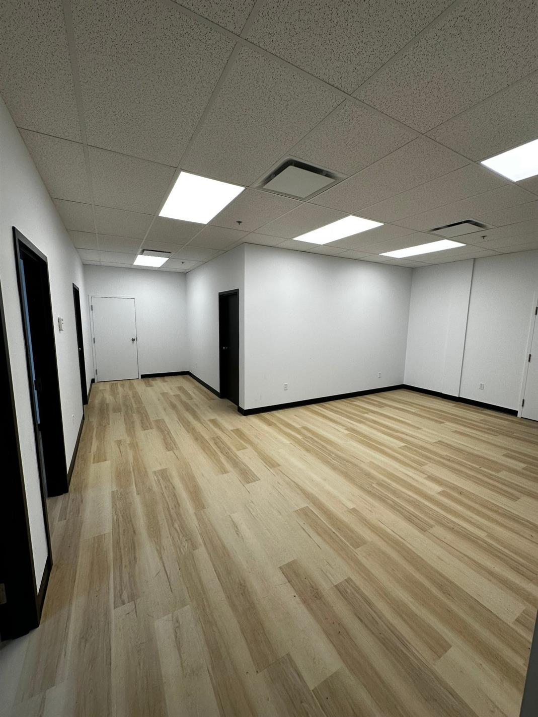 Bureau à louer au 1113 Mtée Masson, local 100, Laval — photo 3 sur 6