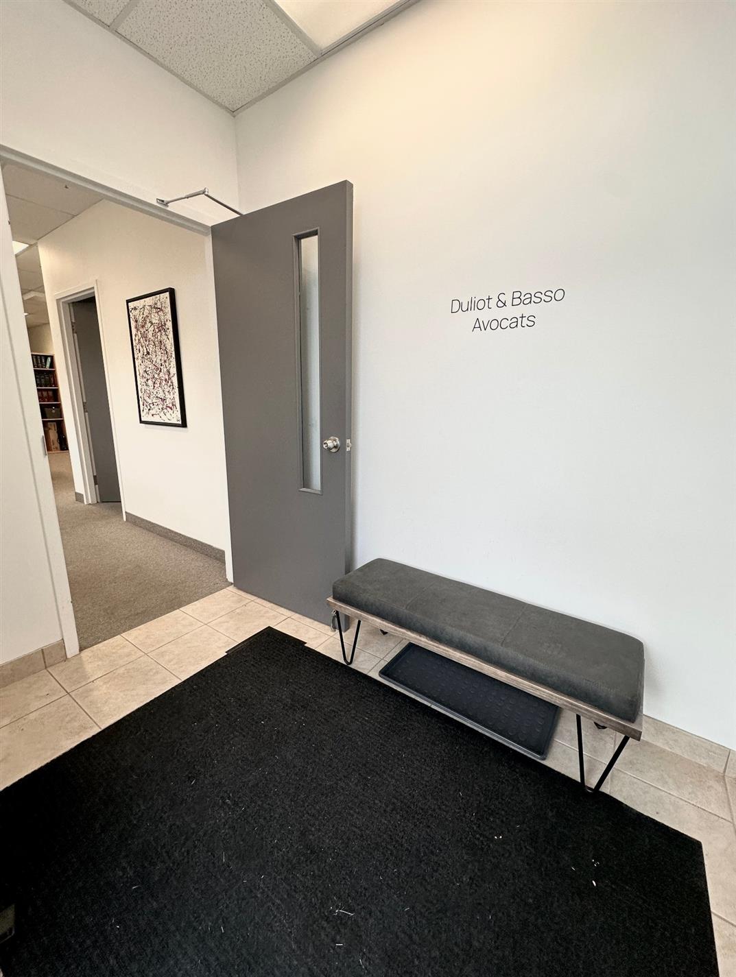 Bureau à louer au 4601 rue Louis-B.-Mayer, Laval — photo 2 sur 6