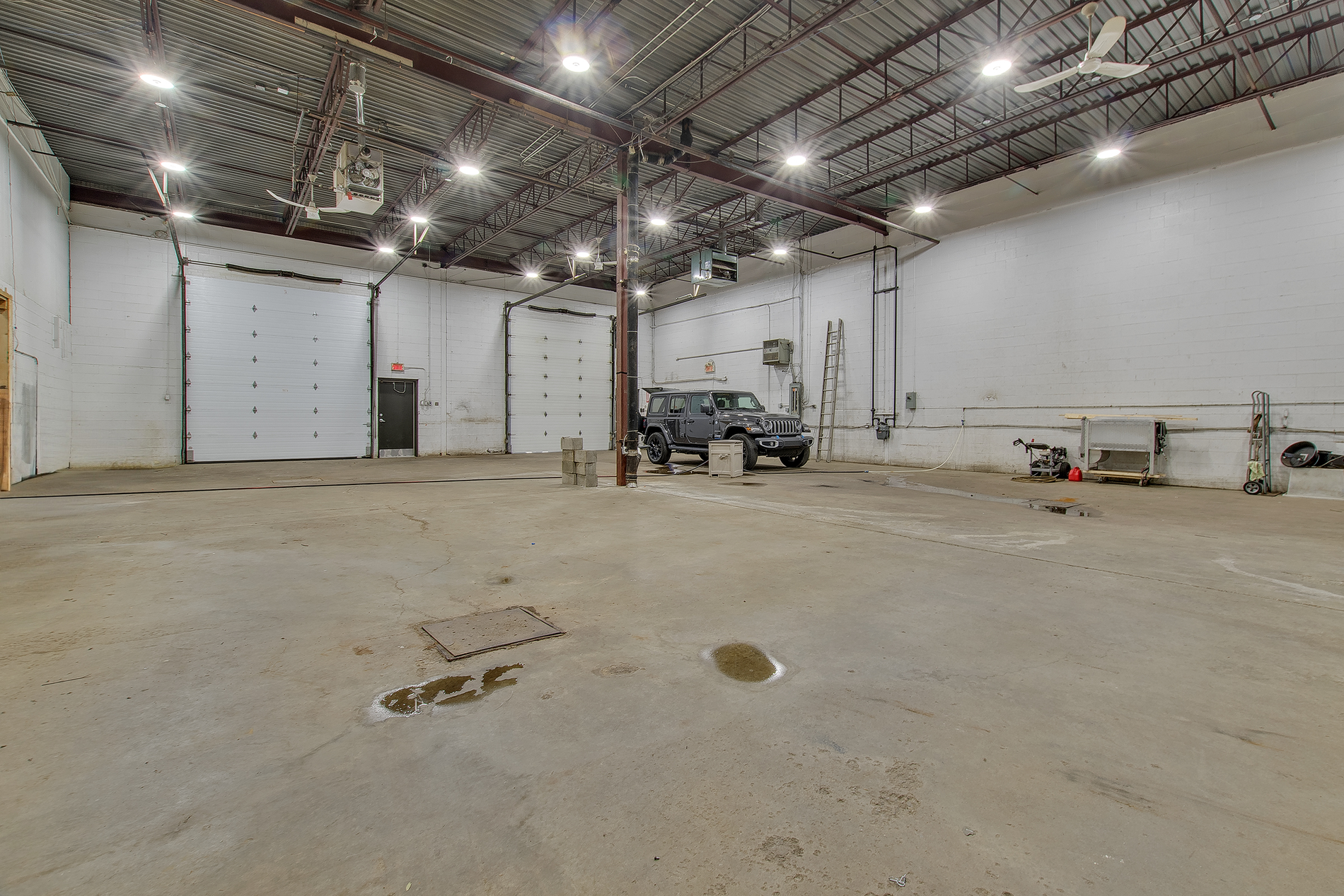 Local industriel/entreposage à louer au 904-910 rue Berlier, Laval — photo 3 sur 11