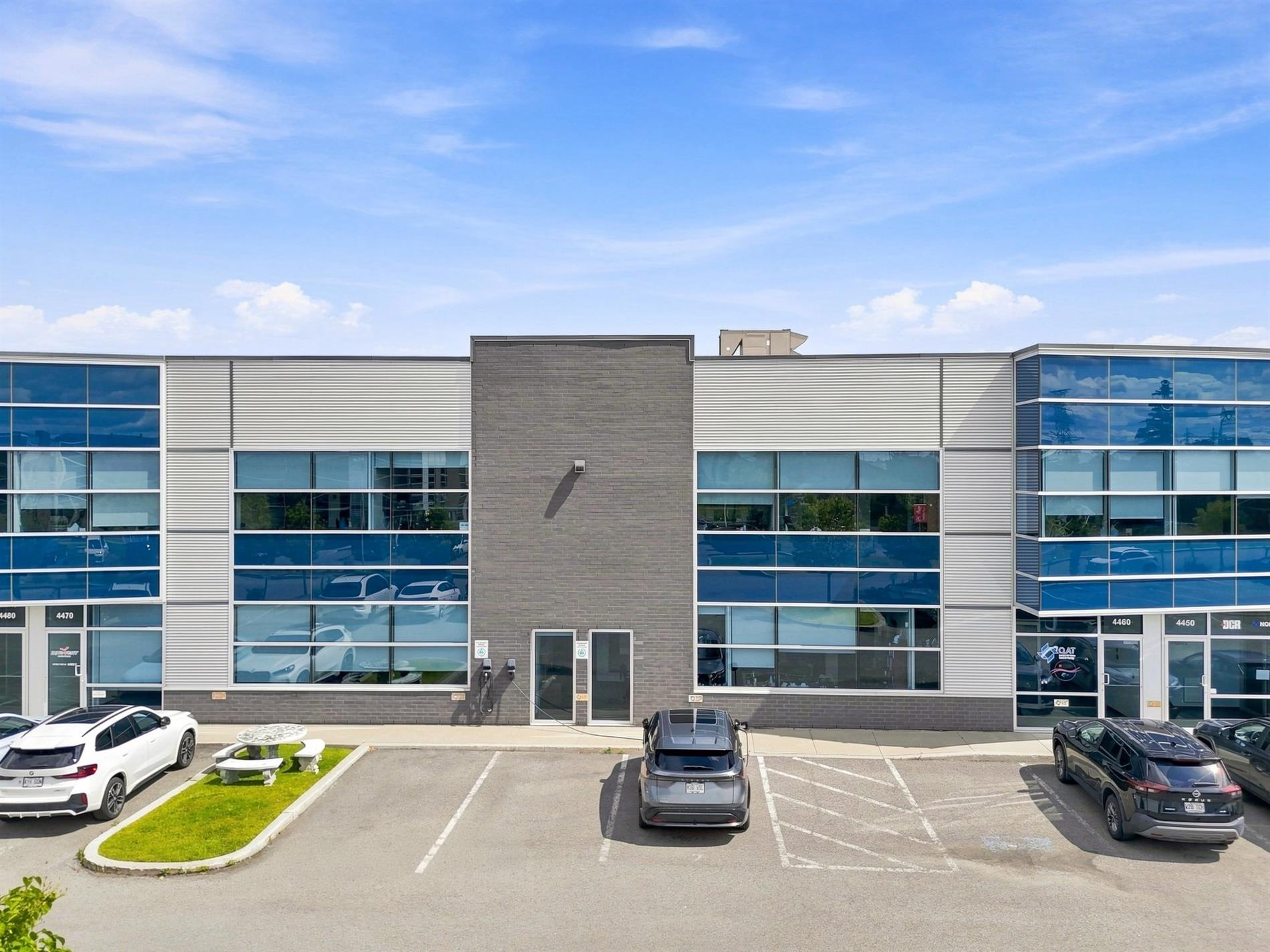 Espace industriel de 10 844 pi² à louer