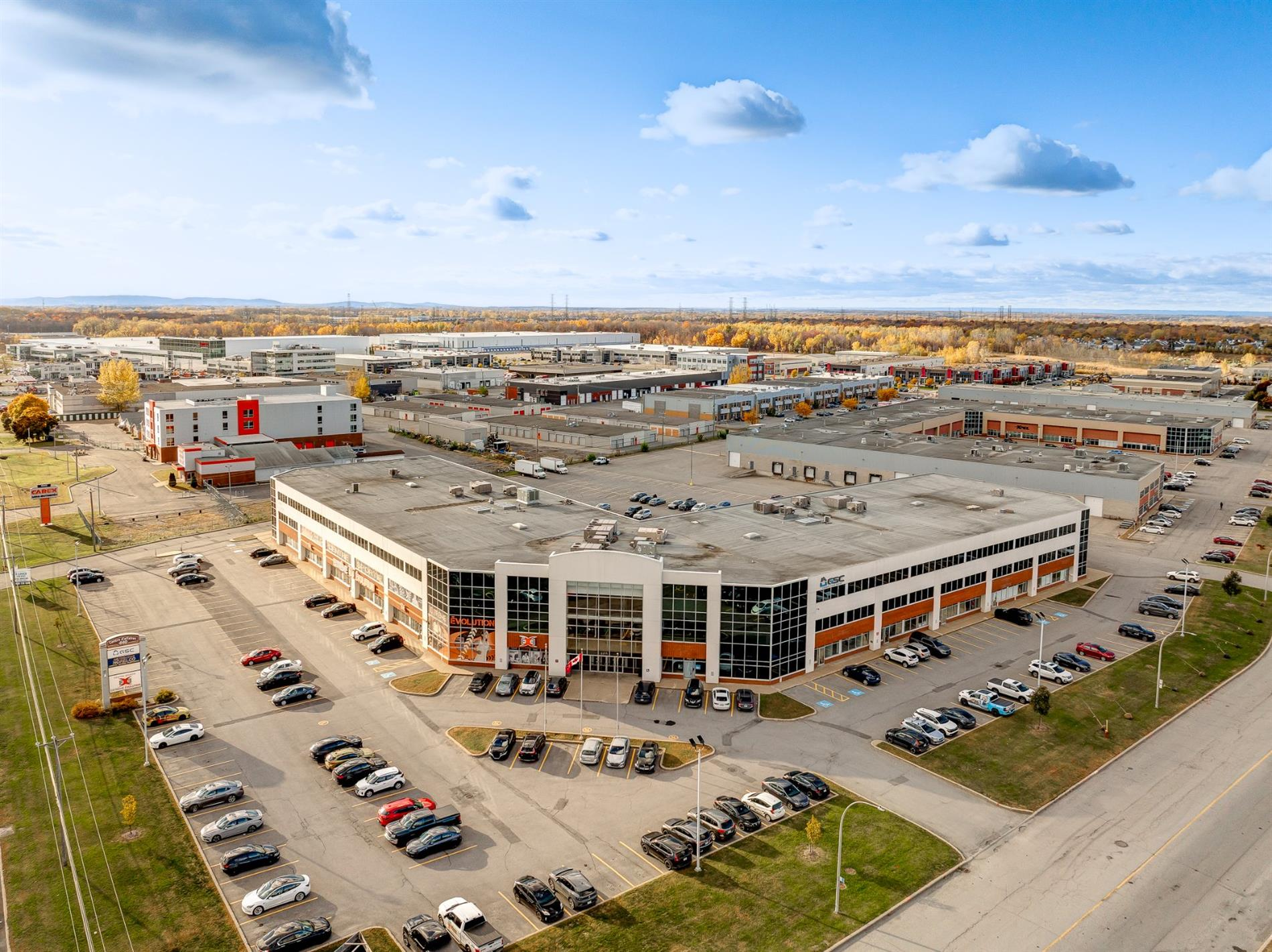 Bureau à louer au 4451-4479 Aut. Jean-Noël-Lavoie (A-440), local 275, Laval — photo 2 sur 7