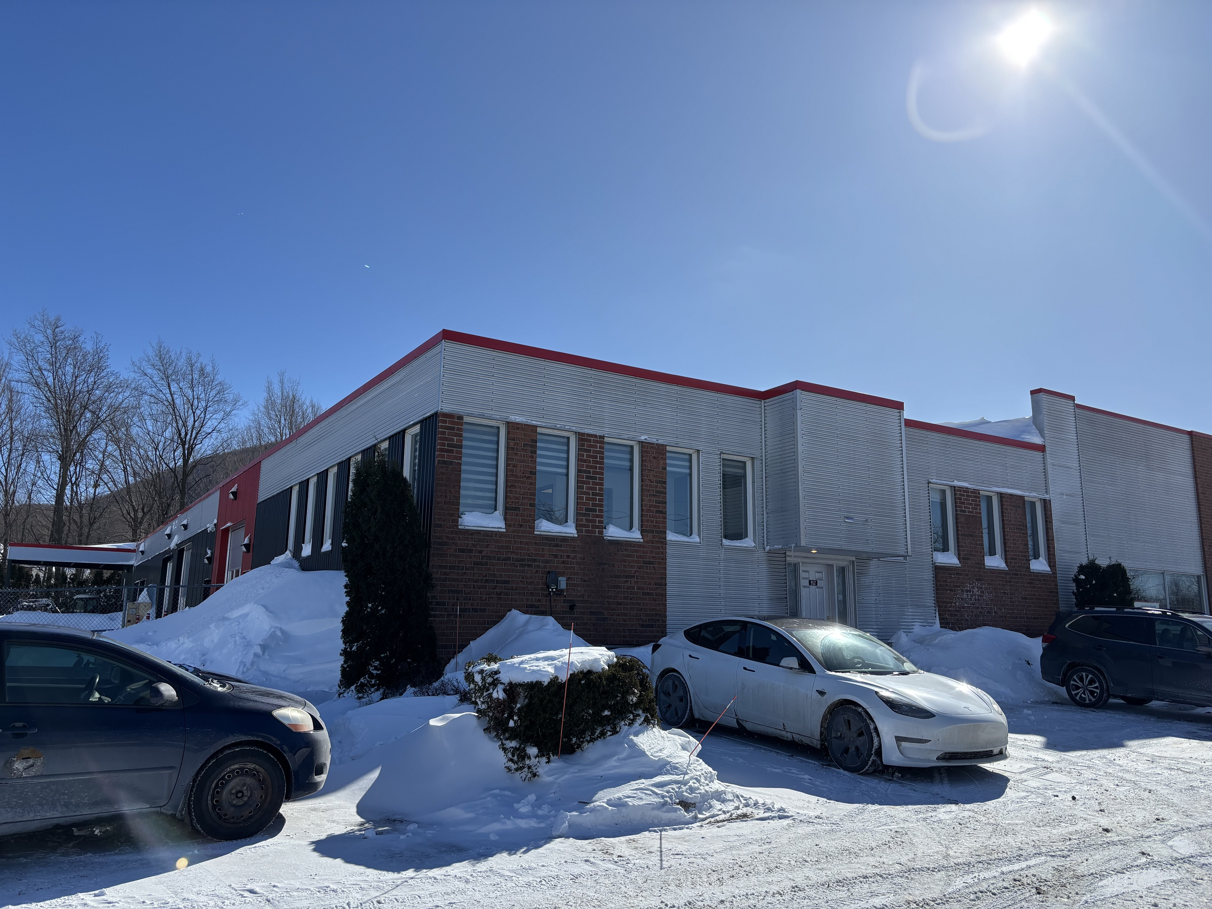 Local commercial (commerce de détail) à louer au 952 Boul. Sir-Wilfrid-Laurier, Mont-Saint-Hilaire — photo 2 sur 12
