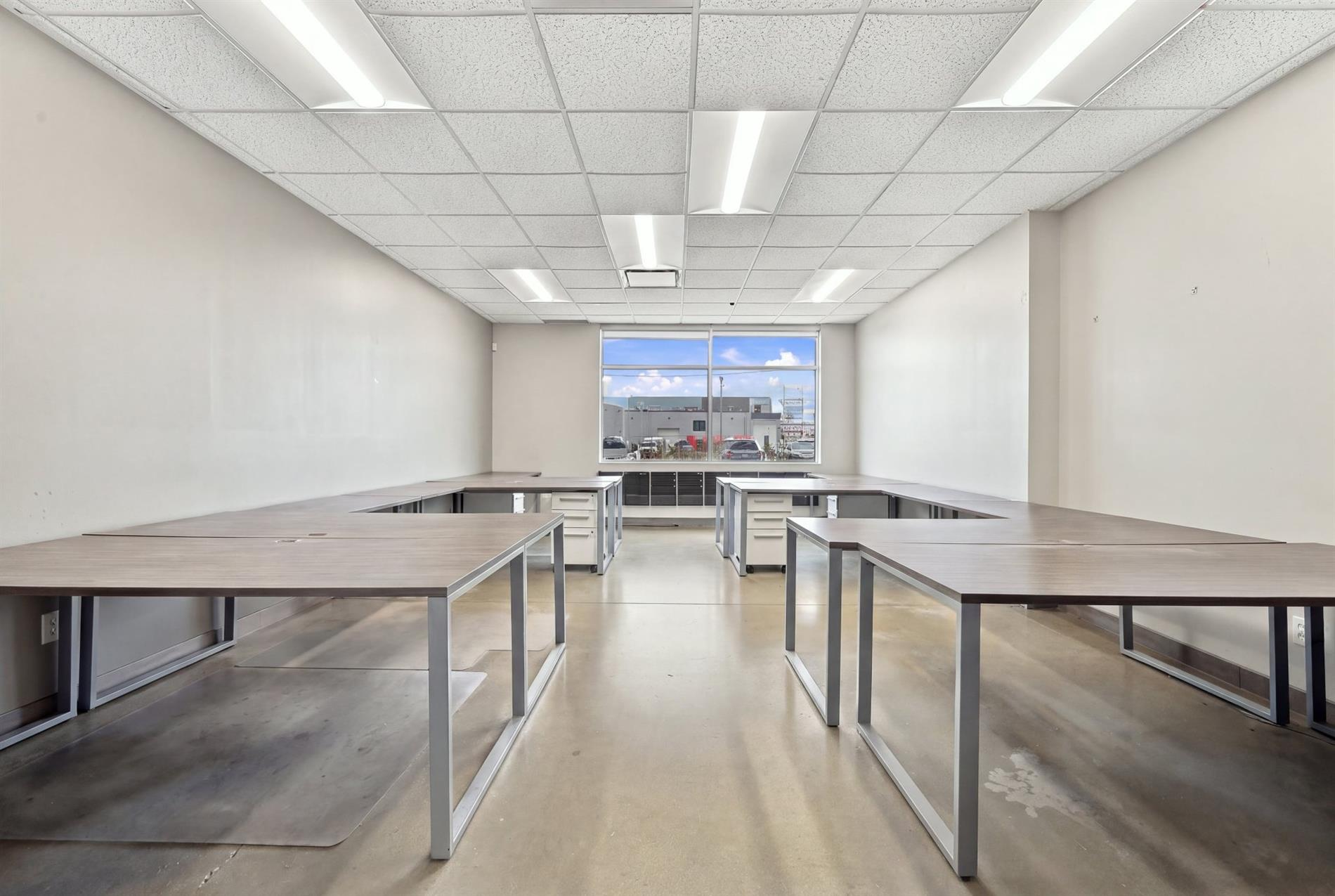 Bureau à louer au 4333 Boul. St-Elzear O., Laval — photo 8 sur 9