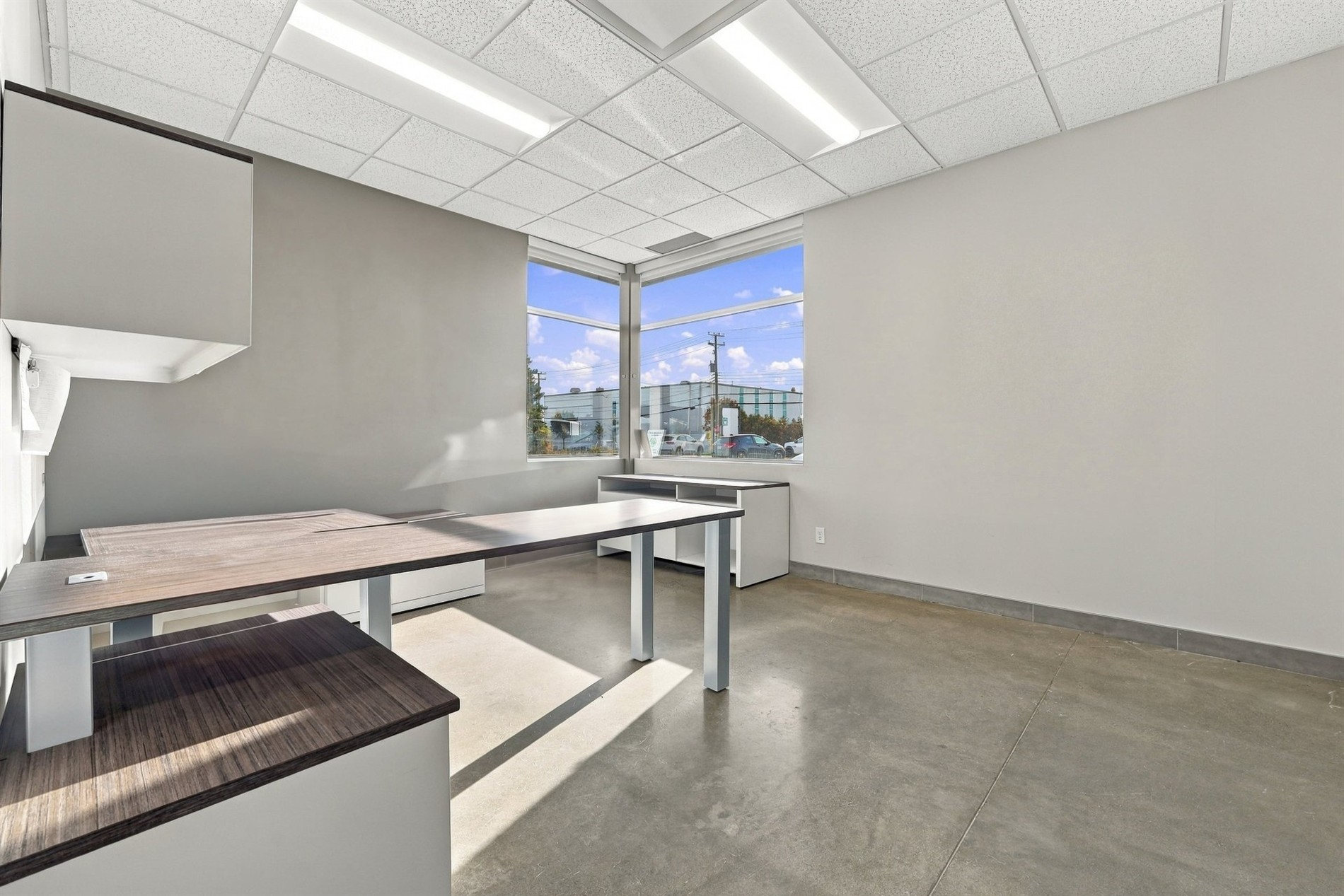 Bureau à louer au 4337 Boul. St-Elzear O., Laval — photo 6 sur 9
