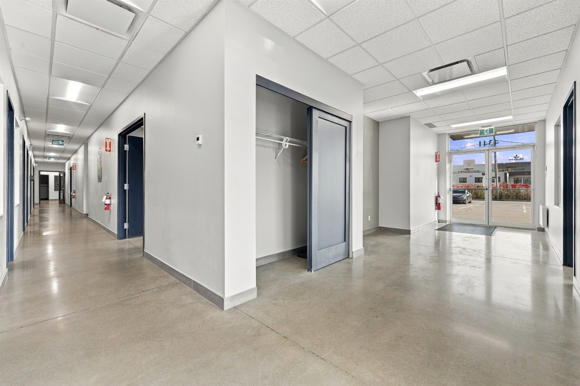 Bureau à louer au 4333 boul. Saint-Elzéar O., Laval — photo 3 sur 6