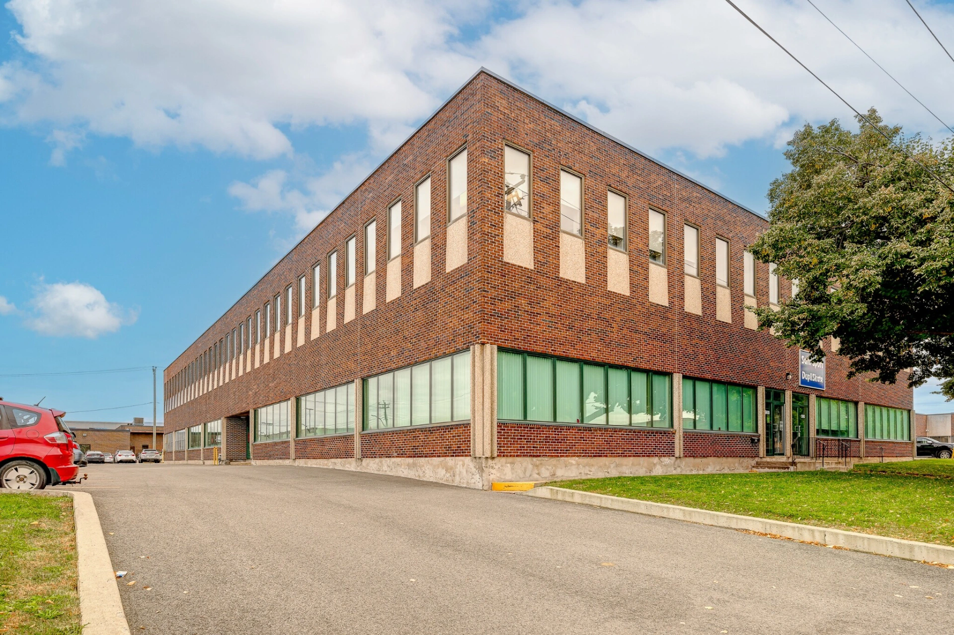 Espace industriel de 8 087 pi² à louer – 500-600 Rue Hodge, local 500, Montréal